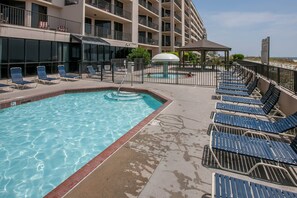 Alberca techada y alberca climatizada