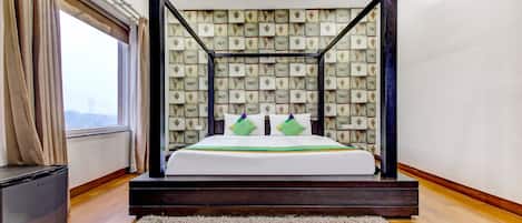 Chambre Prestige | Bureau, systĂšme dâinsonorisation, fer et planche Ă repasser