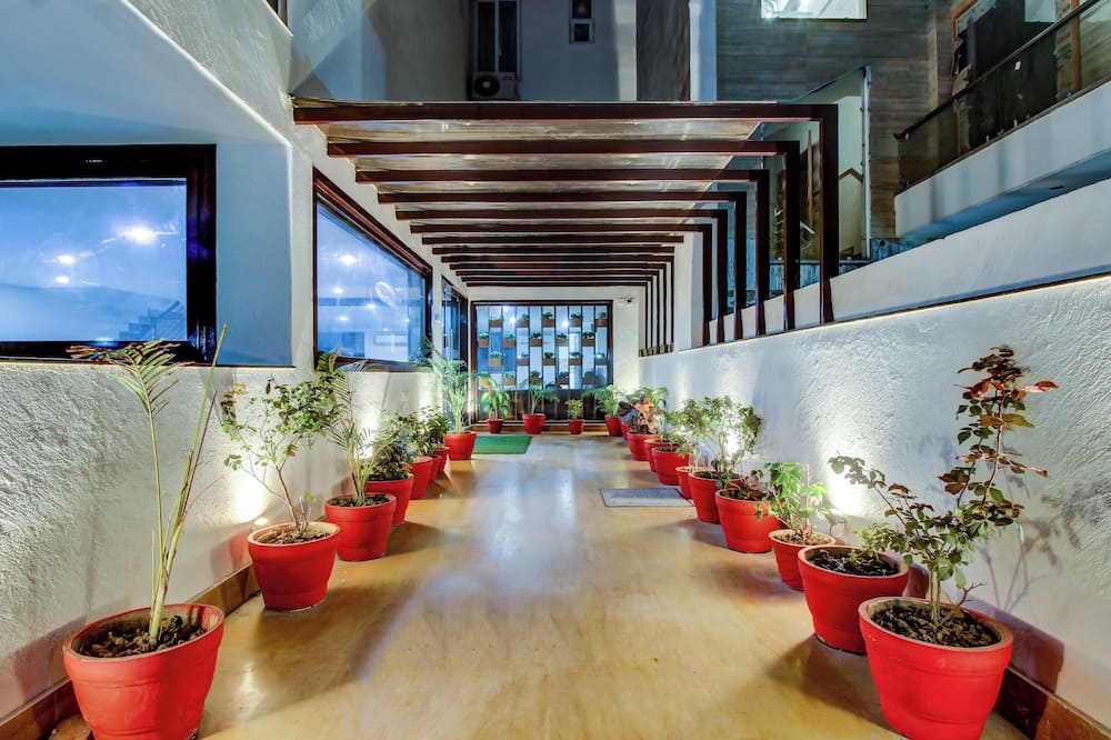 Treebo M2M Residency Sector 46