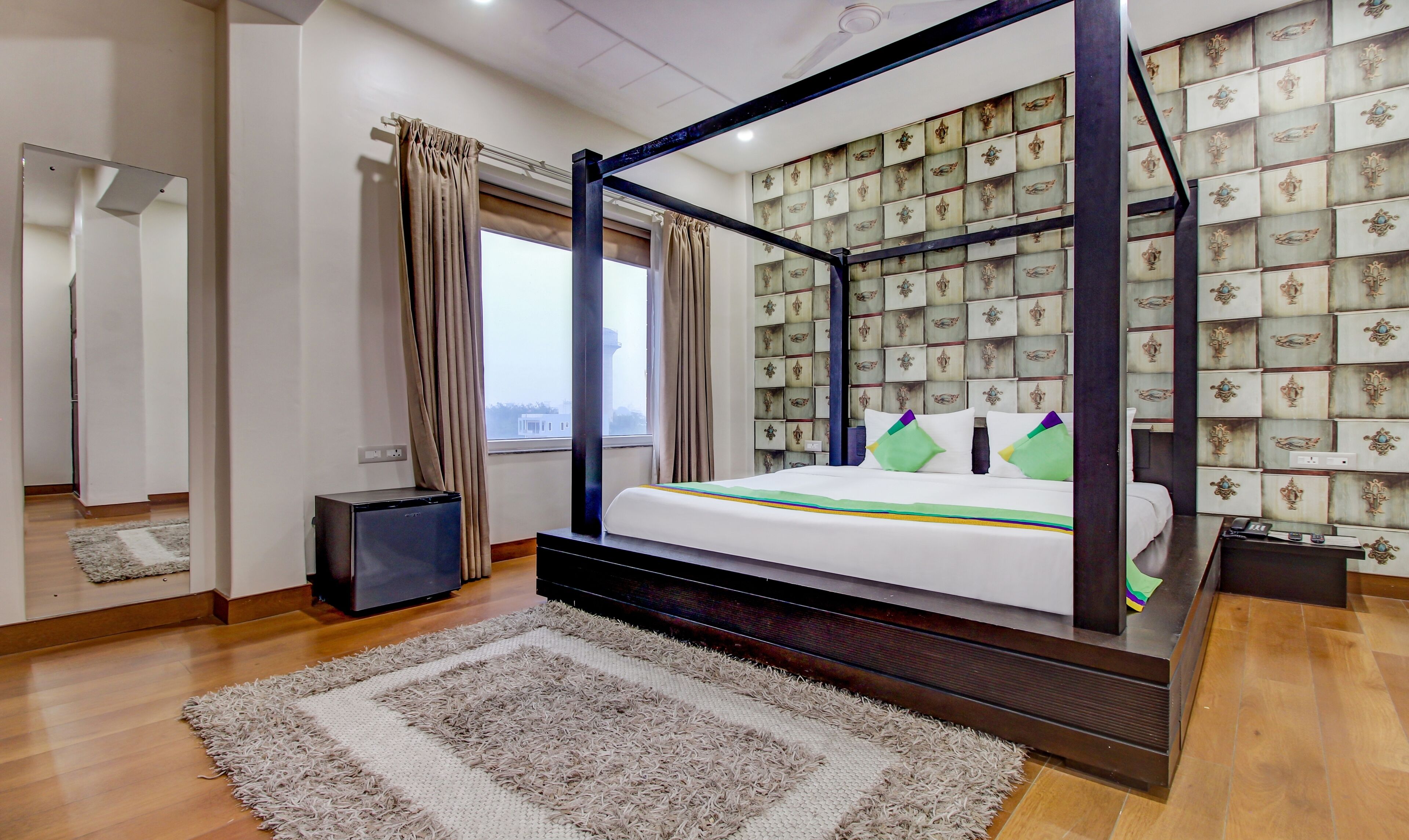 Premium Room | Desk, soundproofing, iron/ironing board, free WiFi