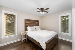 5 Schlafzimmer, Schreibtisch, Bügeleisen/Bügelbrett, kostenloses WLAN