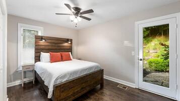 5 bedrooms, desk, iron/ironing board, free WiFi