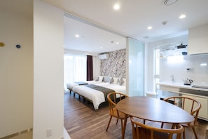 Deluxe Triple Room | Desk, laptop workspace, free WiFi, bed sheets - Hotel SAILS Asakusa (Tokyo)