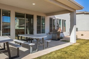 House, 4 Bedrooms | Terrace/patio