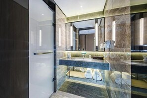 Bathroom - Hotel Luckyever (Haikou)