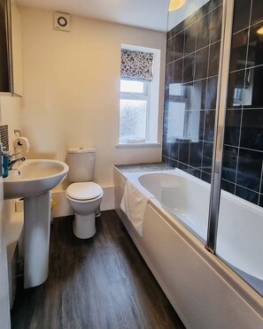 Apartment | Bathroom
