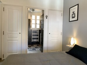 2 bedrooms, soundproofing, iron/ironing board, free WiFi