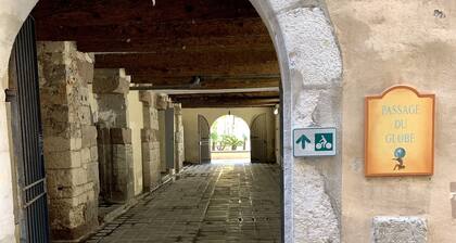 Nice flat 2 bedrooms 2 bathrooms 75m2 4**** historic center of Toulon