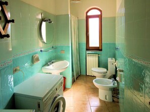 Douche, serviettes fournies
