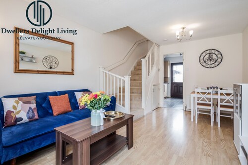 Dwellers Delight Living  Serviced Accommodation ★ 2 Bed House ★Woodford, London.