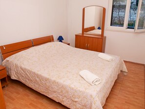 2 bedrooms, Internet, bed sheets