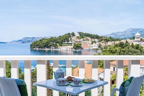 Outdoor dining - Apartments and rooms Marija, (16469), Cavtat, hr (Cavtat)