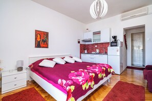 1 chambre, accès Internet, draps fournis