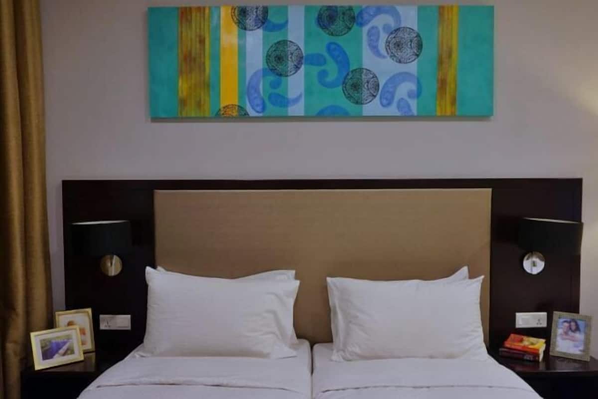 1 bedroom, in-room safe, desk, blackout drapes