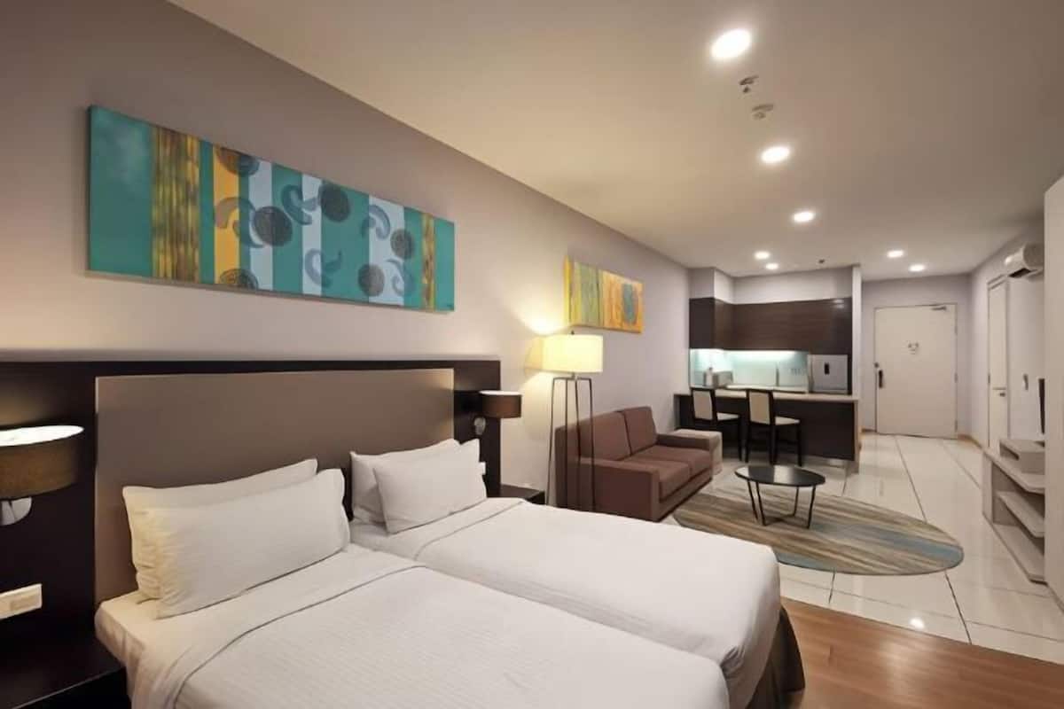 1 bedroom, in-room safe, desk, blackout drapes