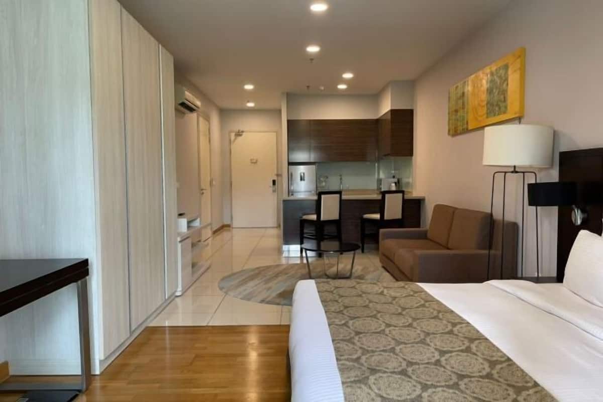 1 bedroom, in-room safe, desk, blackout drapes