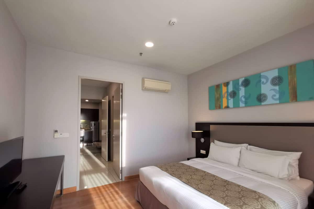 Deluxe suite, 1 kingsize bed, niet-roken | 1 slaapkamer, een kluis op de kamer, een bureau