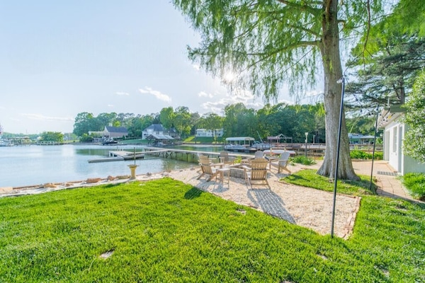 Welcome to Lake Shore Getaway.