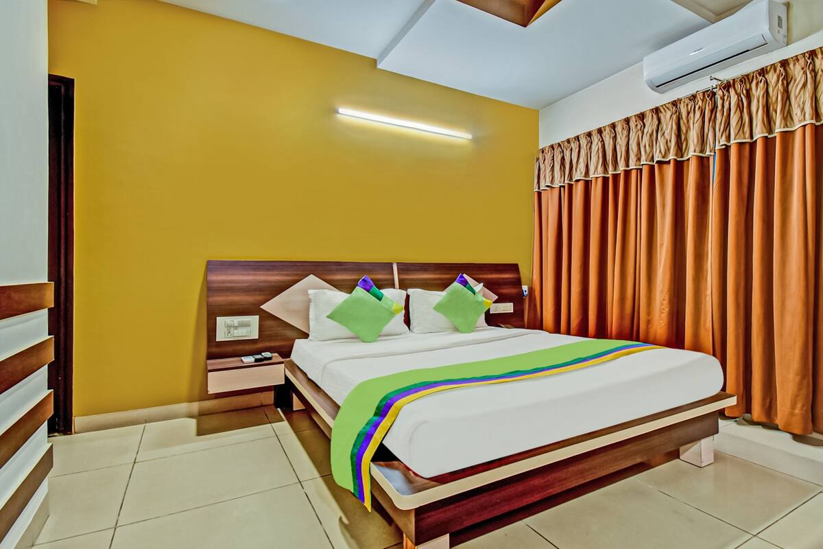 Standard Double Room | Desk, iron/ironing board, free WiFi, bed sheets