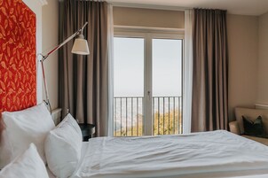 Ropa de cama de alta calidad y minibar 