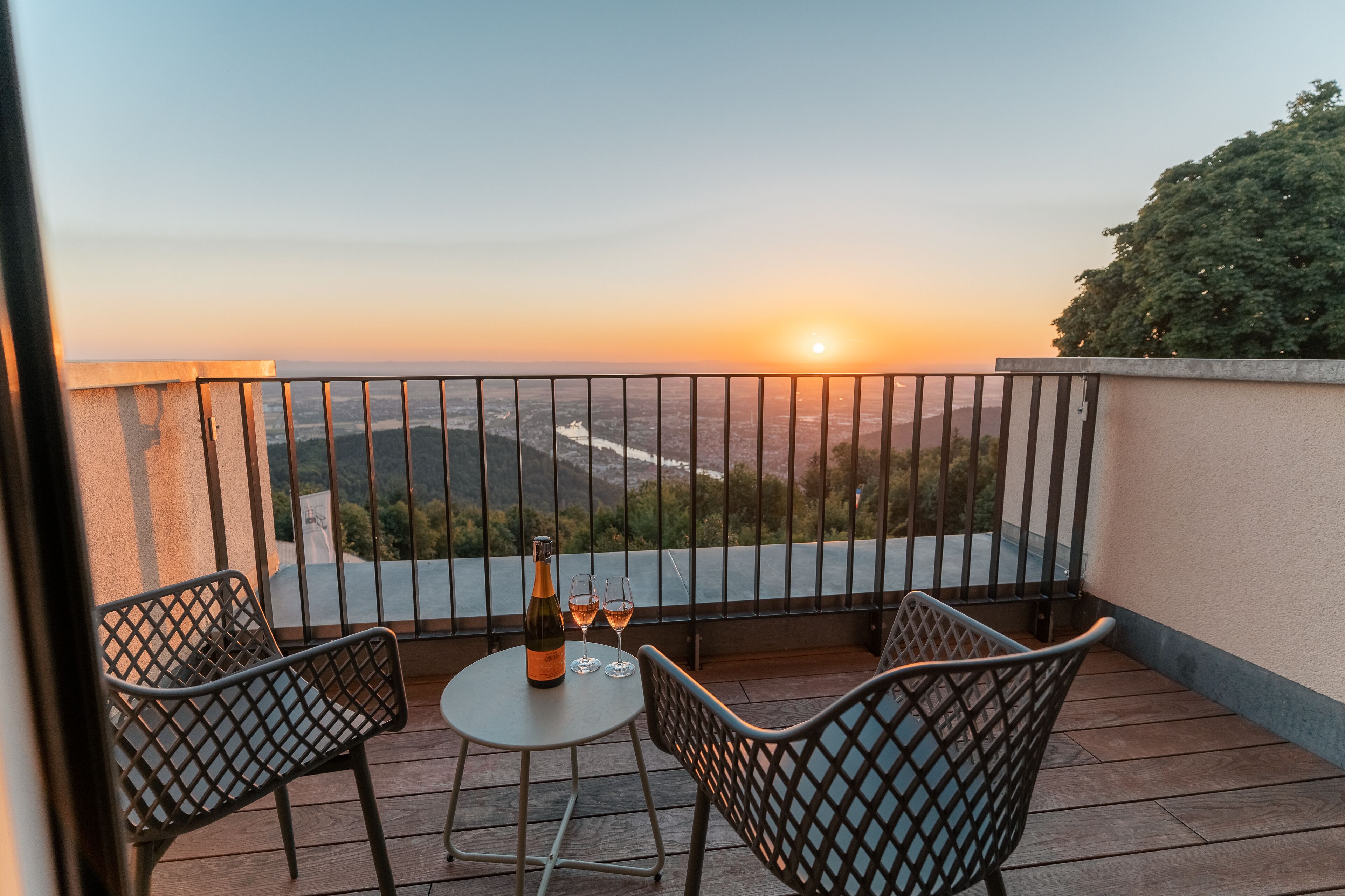 deluxe room (panoramic view) | premium bedding, minibar, in-room safe, desk