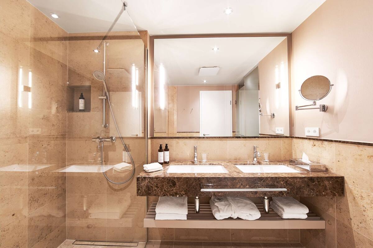 junior suite | bathroom sink