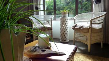 Deluxe Villa | Living area