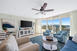 智能电视、DVD 播放器、乒乓球、书