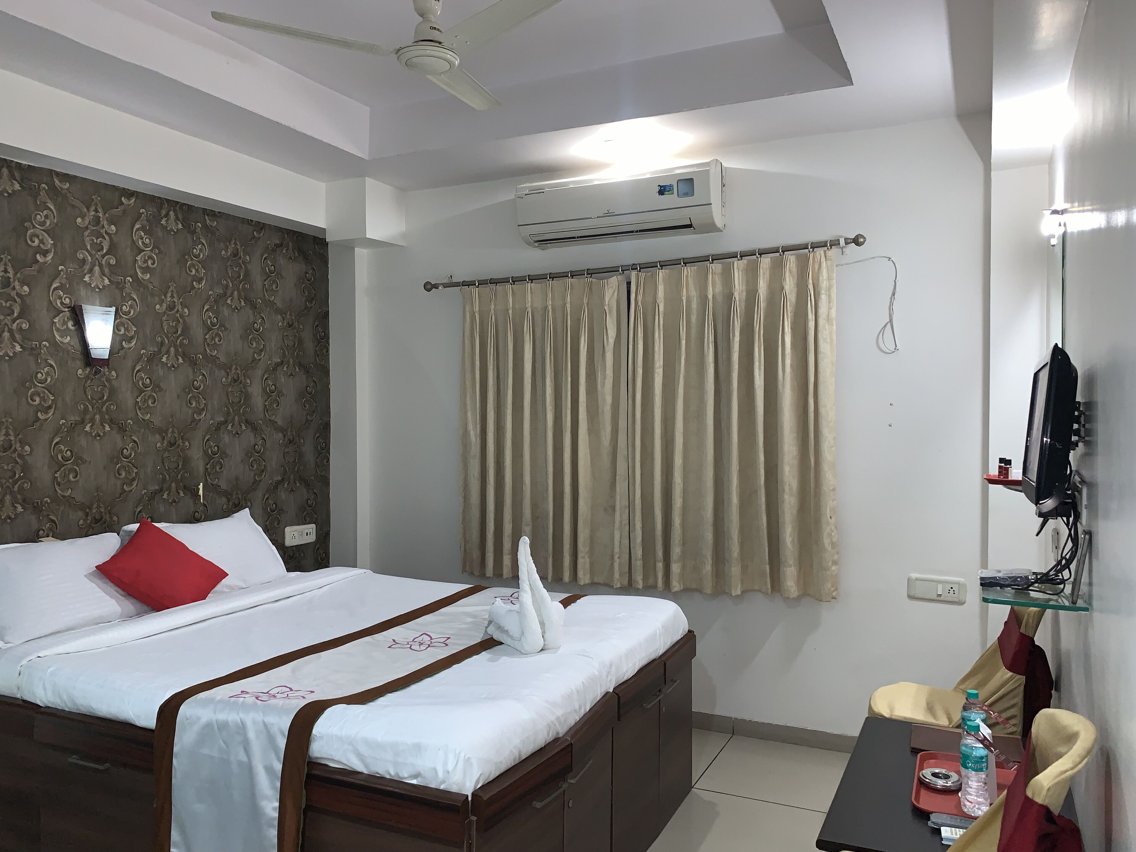 Deluxe Ac Room | Bộ trải giường bằng vải cotton Ai Cập, bộ đồ giường cao cấp 