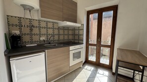 Fridge, oven, stovetop, coffee/tea maker - Trarego Haus - Apartment 2 (Trarego)