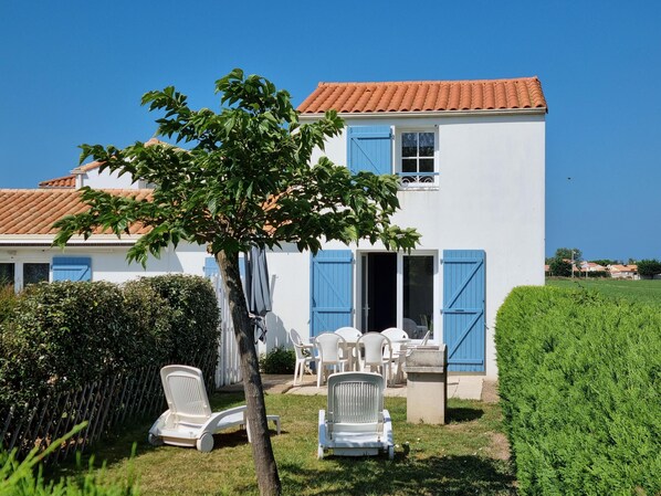 Terrace/patio - "La Fautaise" house in residence with swimming pool, near beach. (La Faute-sur-Mer)