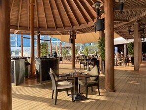 تناول الطعام بالخارج