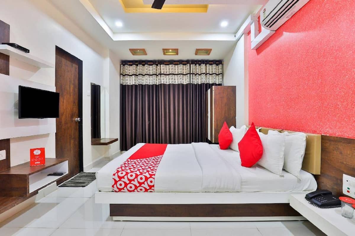 Deluxe Room (AC) | Free WiFi, bed sheets