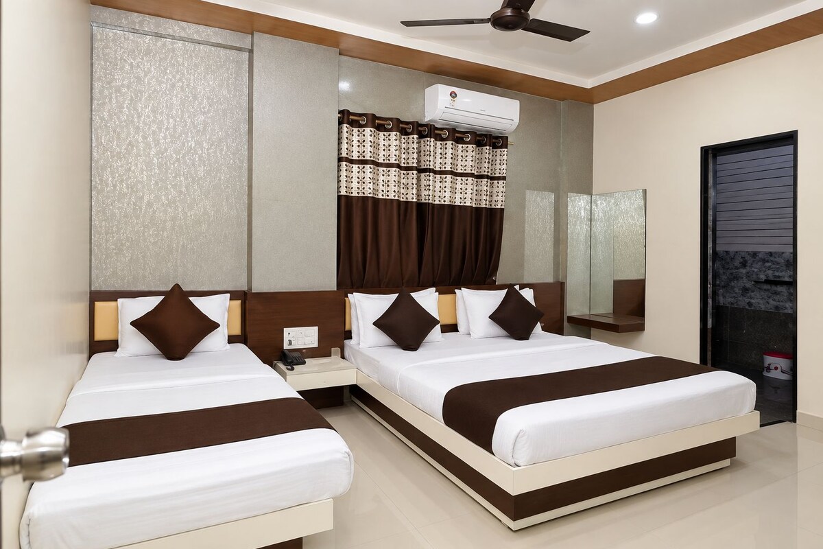 Triple Room | Free WiFi, bed sheets