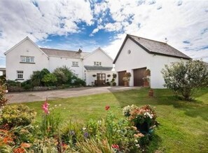 Cottage | Garden - 1-bed Cottage on Coastal Pathway in South Wales (Barry)