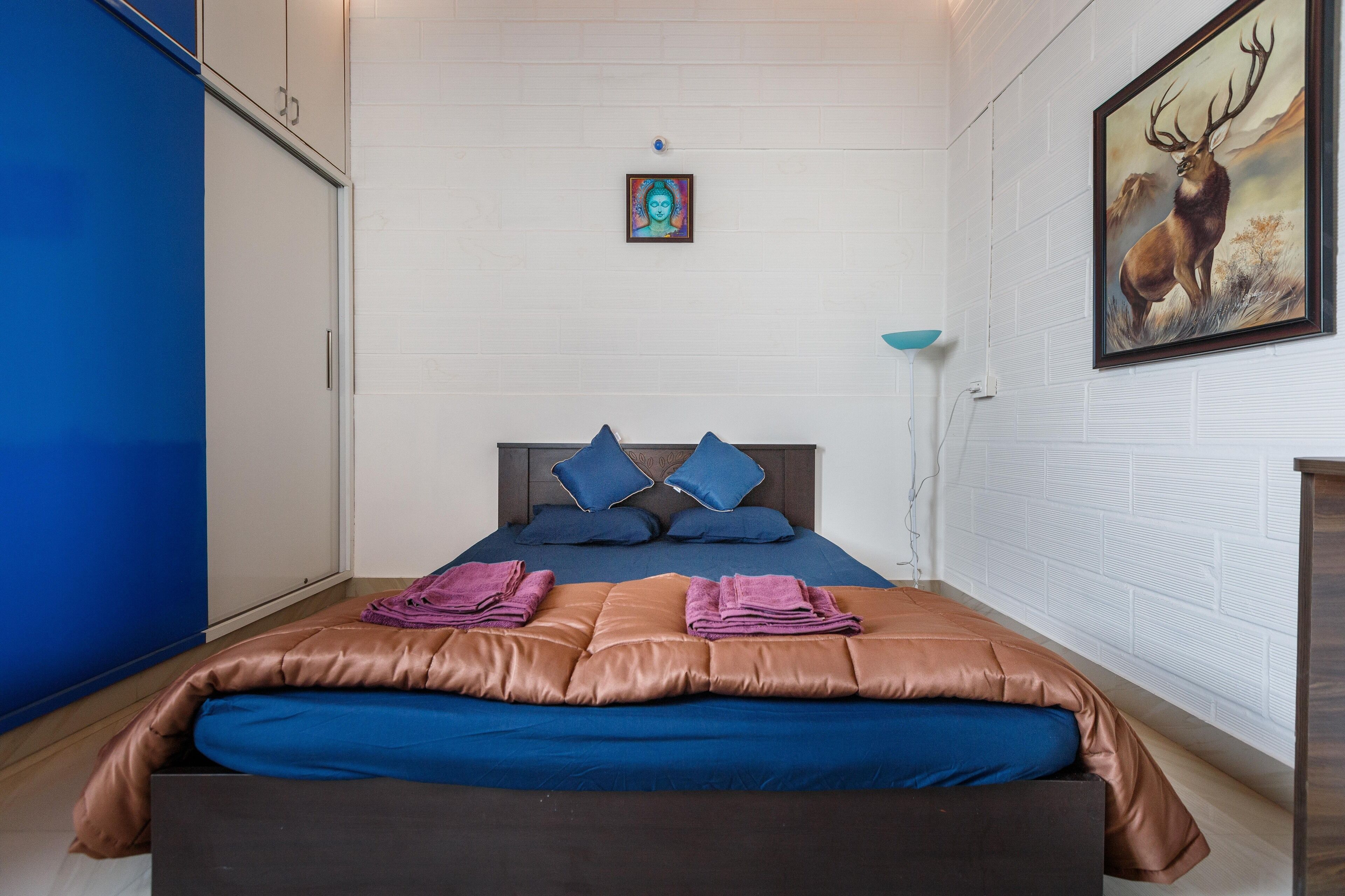 2 slaapkamers, een bureau, een strijkplank/strijkijzer, gratis wifi