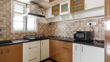 Fridge, microwave, stovetop, electric kettle