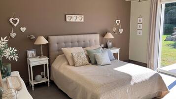 5 Schlafzimmer, Zimmersafe, Schreibtisch, BĂŒgeleisen/BĂŒgelbrett