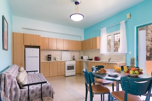 Microwave, oven, stovetop, coffee/tea maker