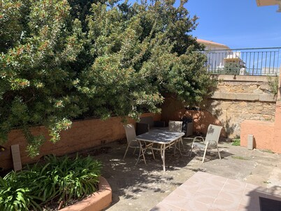 Charming bright T2 with terrace and air conditioning