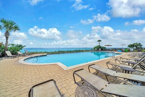 A heated pool - Adagio G-404 - NEWLY REMODELED POOLSIDE 3/3!!!! (Santa Rosa Beach)