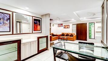 Premium Room | Living area | TV