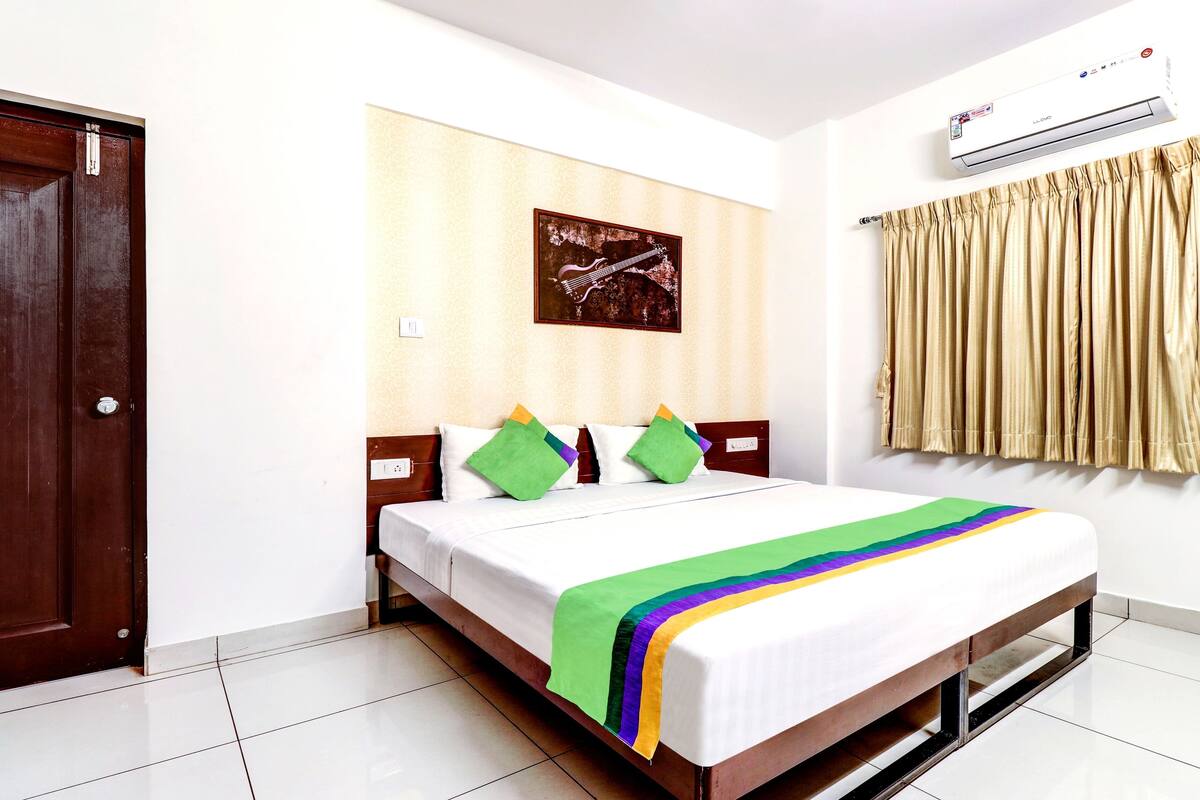 Desk, iron/ironing board, free WiFi, bed sheets