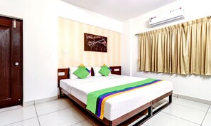 办公桌、熨斗/熨板、免费 WiFi、床单