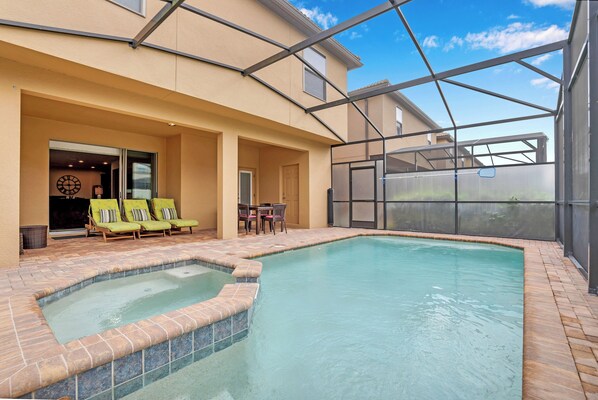 House (6 Bedrooms) | Front of property