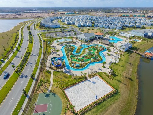 Updated Condo, 5 mi to Disney, On-site Water Park!