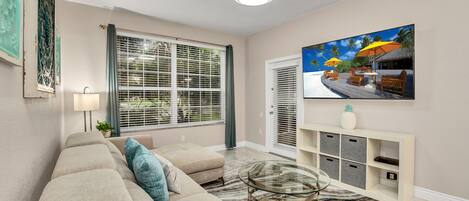 apartman (3 Bedrooms) | Nappalirész | Tévé