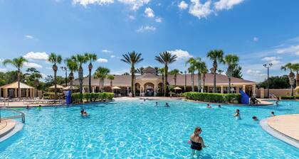 Luxurious Condo Near Disneyfree Waterpark Access