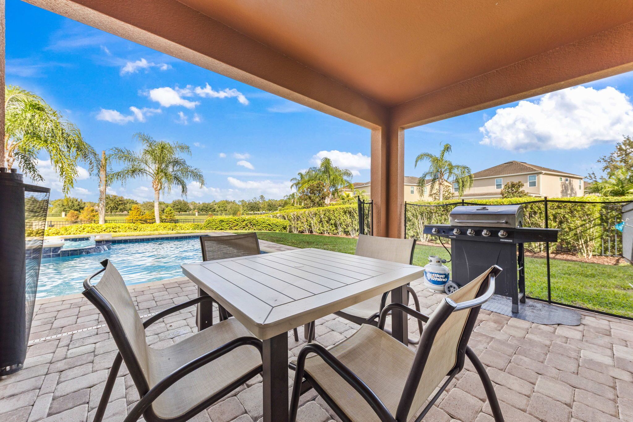 House (6 Bedrooms) | Front of property