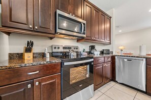 House (6 Bedrooms) | Shared kitchen